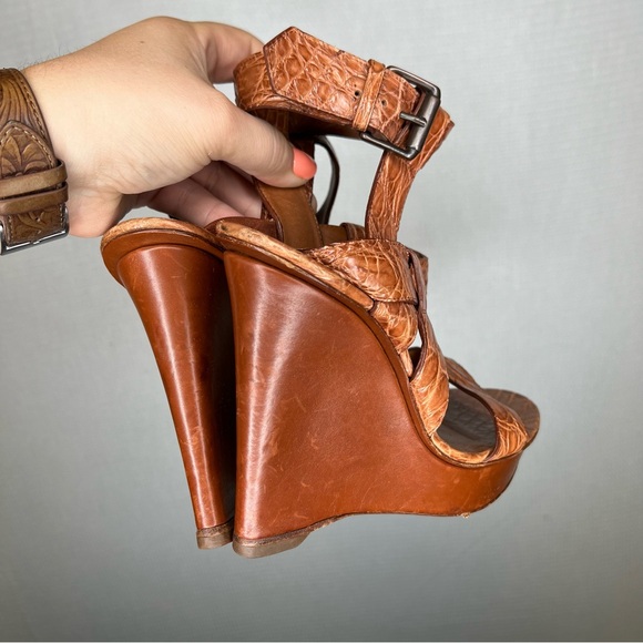 Bottega Veneta | Size 41 Brown Leather Wedge Sandals with Perforated‎ Design - Picture 3 of 7